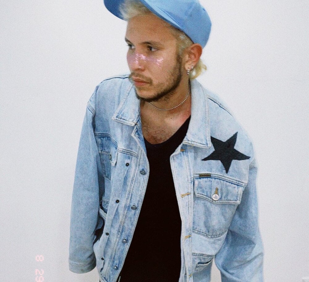 Live sex webcam photo for starboy_299 #289548306