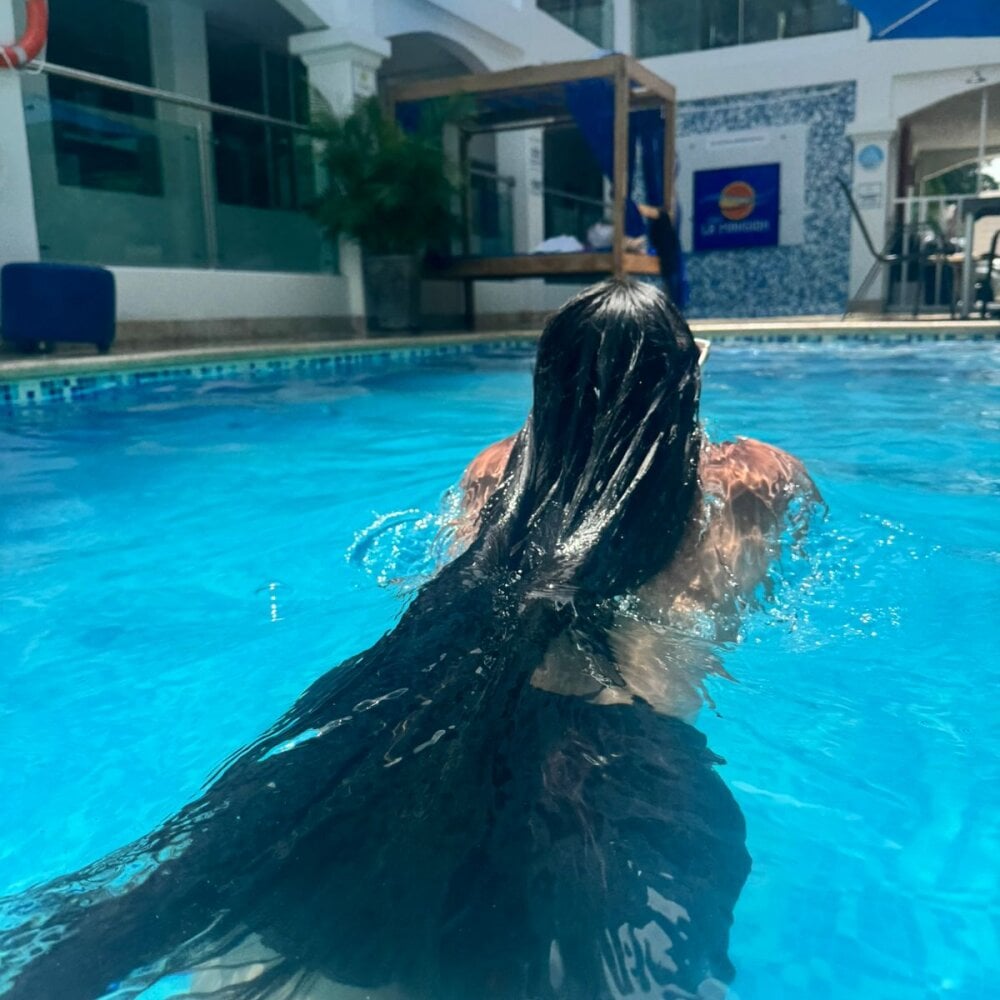 elivecams.com zoe16_ livesex profile in in-your-walls cams