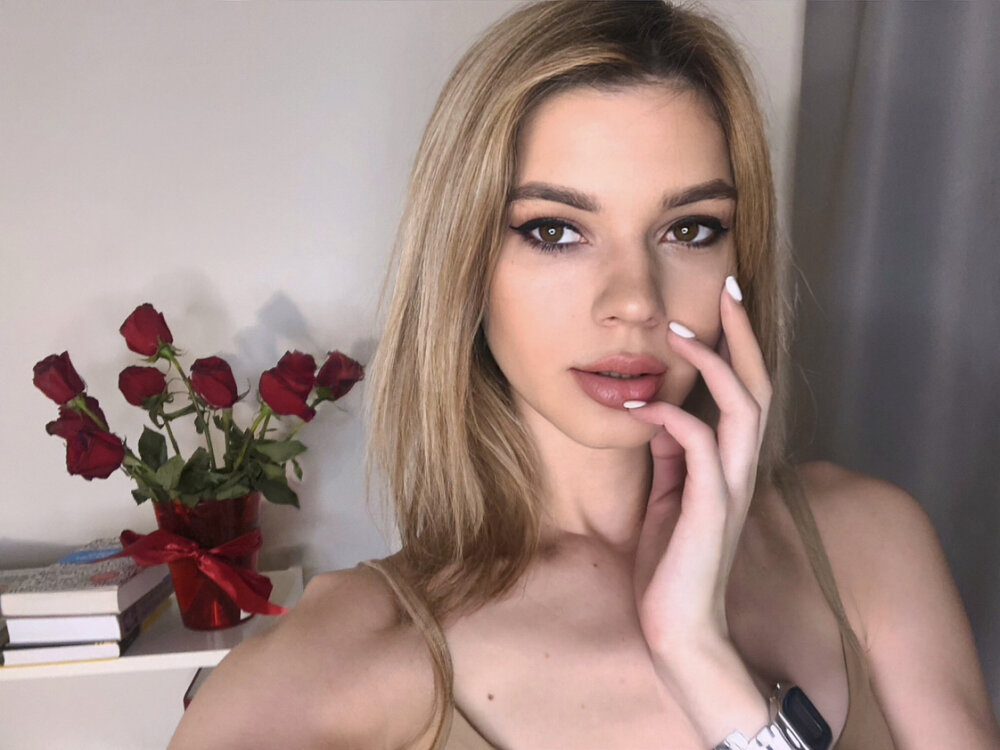 LinaCollier 🖐 live naked webcam