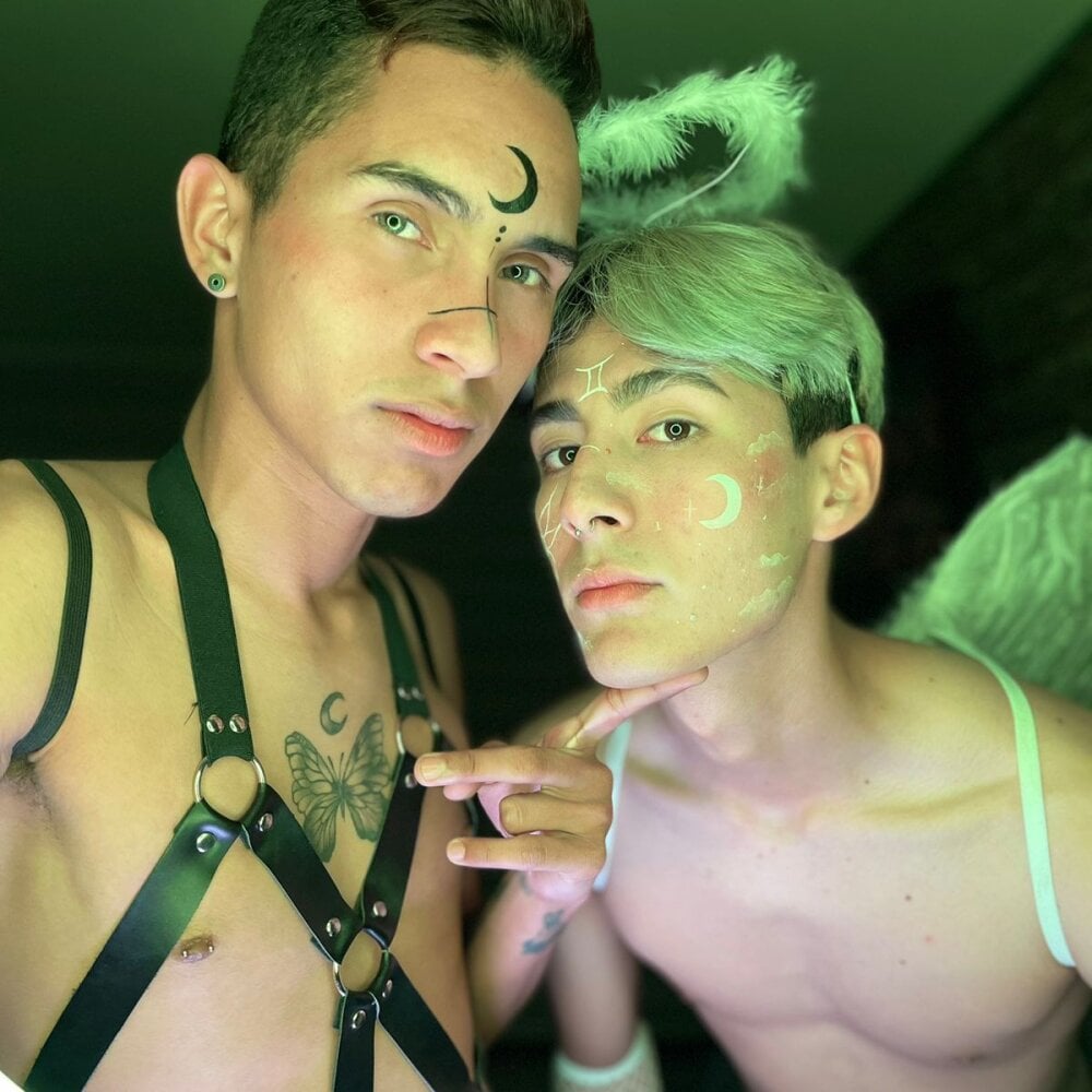 Jjmiillers' Offline XXX Chat