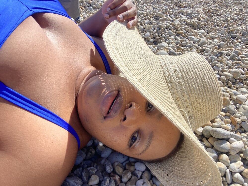 Curvy_MelaninX profile