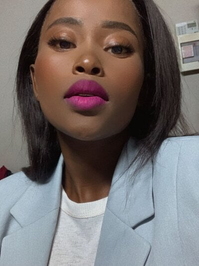 cuttie_25 from stripchat