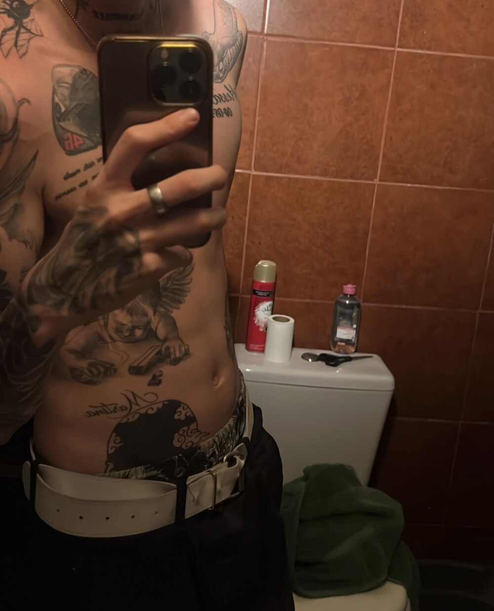 Coflin22cm's Offline XXX Chat