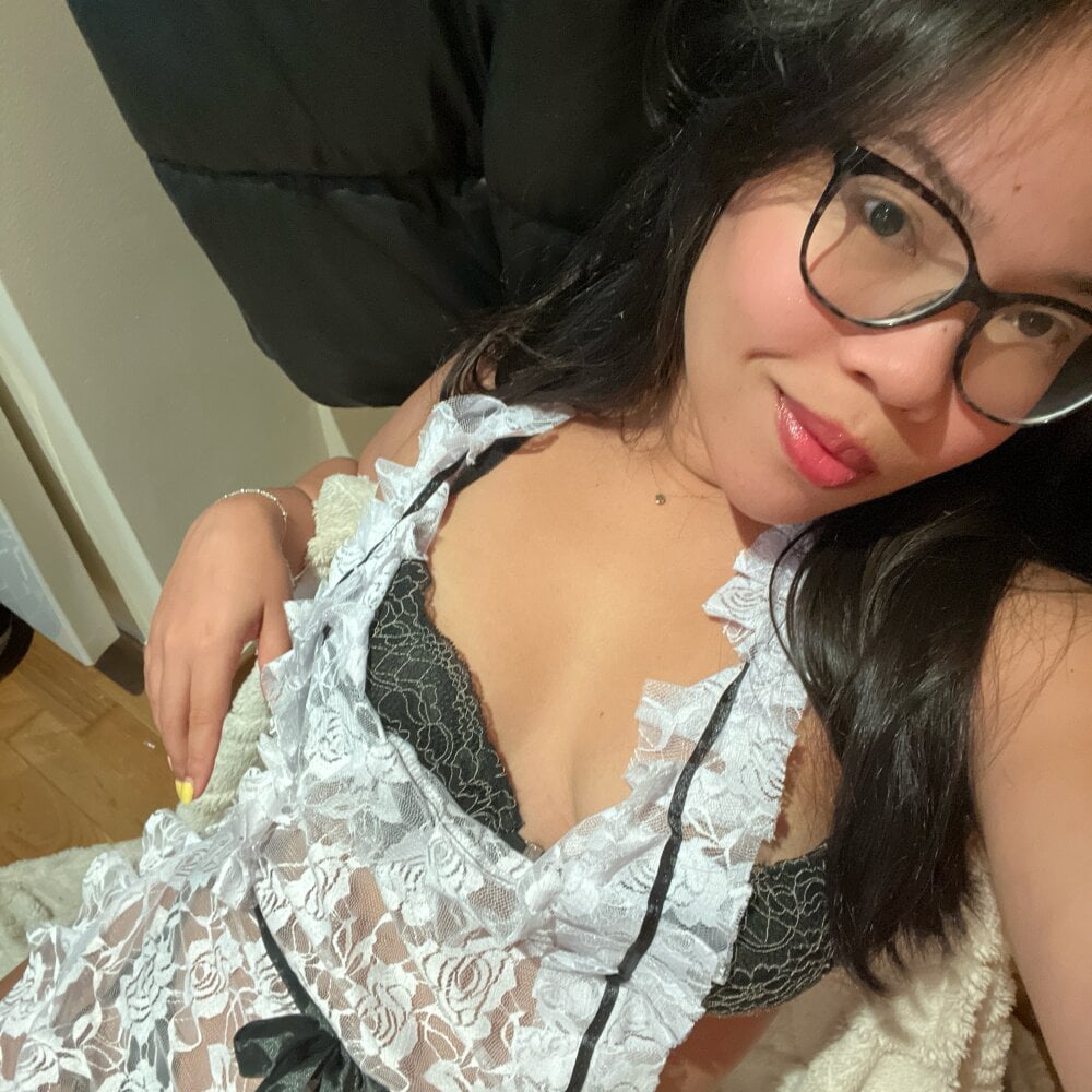 LunaSrodriguez live cam model at StripChat