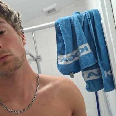 Nakedgayboy123