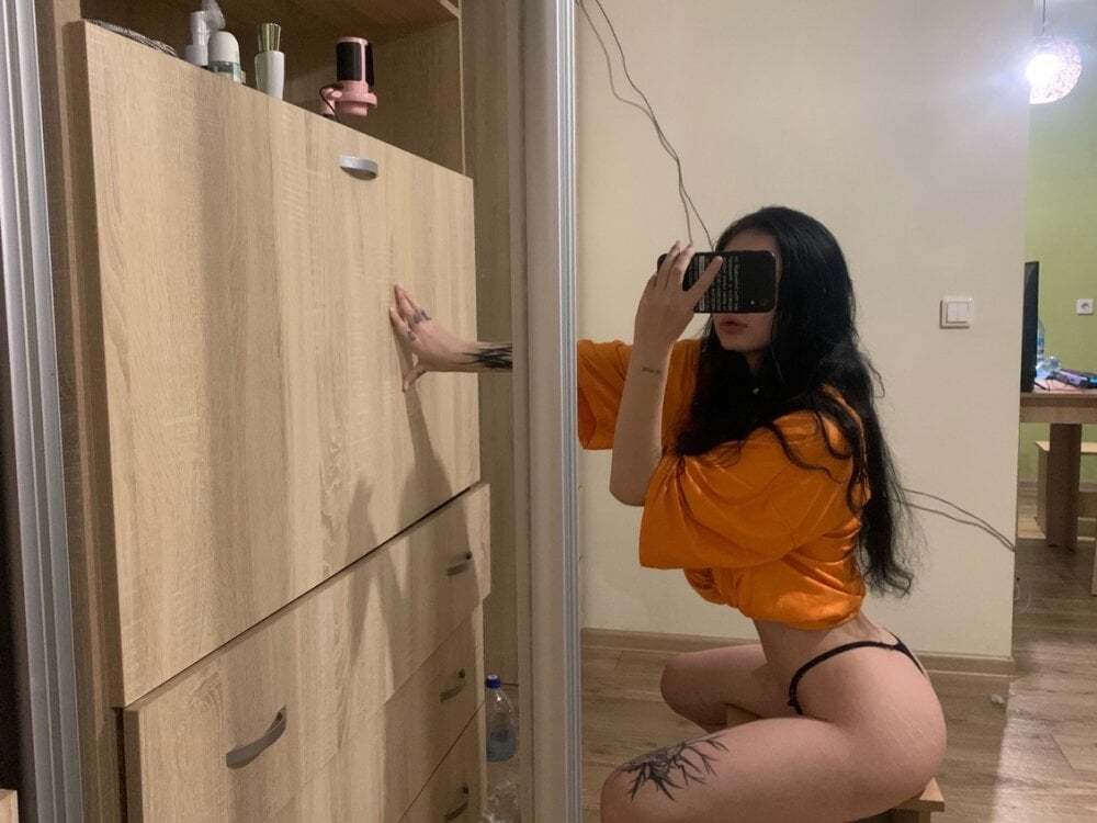 mega-camsex.net hi_kitti livesex profile in russia cams