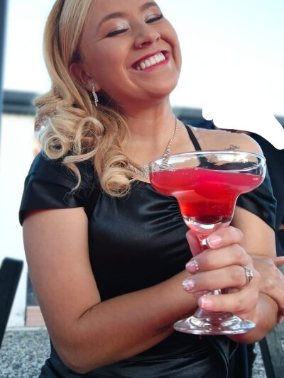 Angellatina17 Live Cam on StripChat