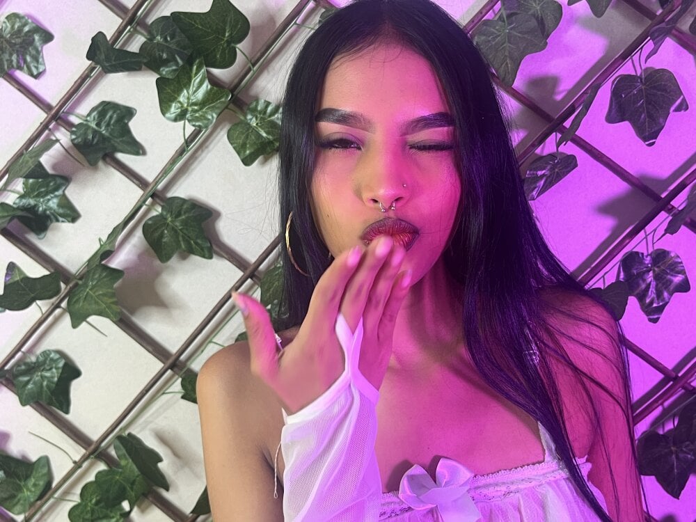 free6cams.com carly_fox livesex profile in french cams