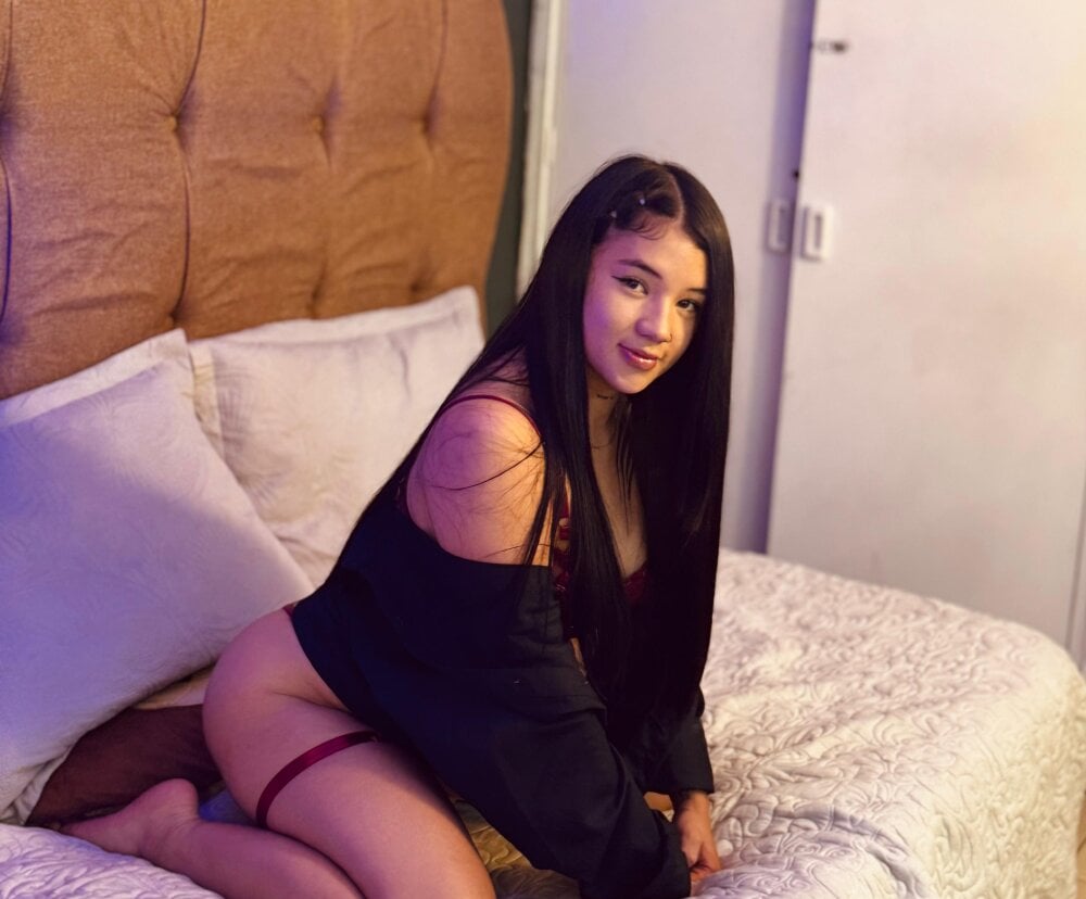 Isaa_black profile