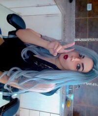 Alessa_Scot's Offline Chat Room