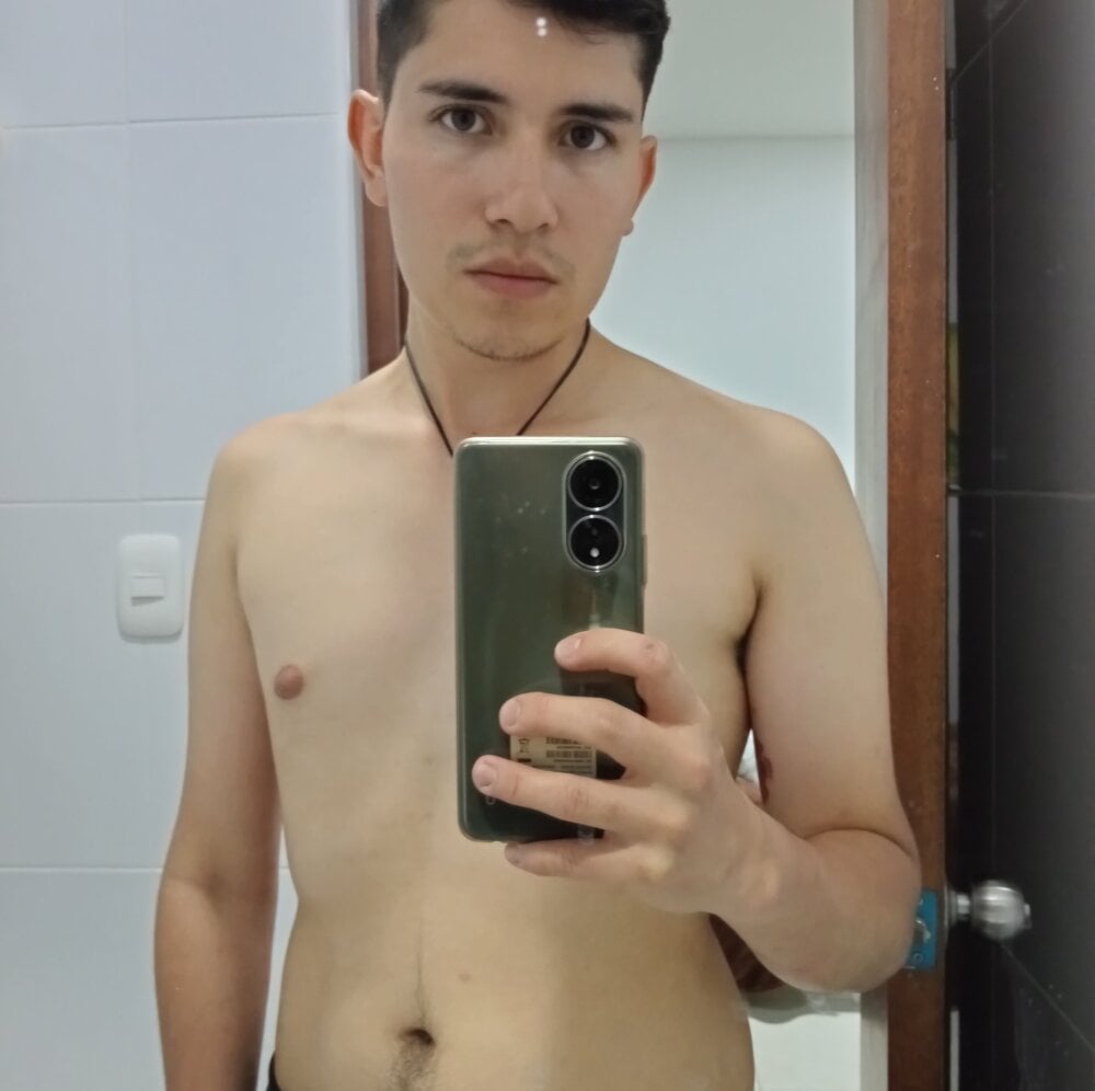 alejo-mrbunny from stripchat