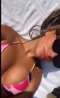 halazona33 Webcam Model Profile
