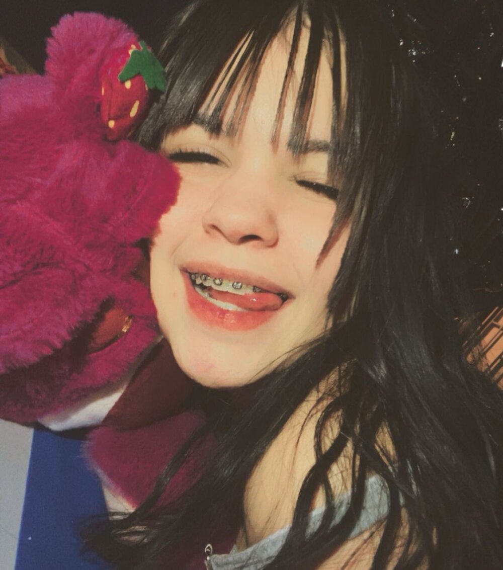 livestrip-joy.com emma_boo livesex profile in spanish cams