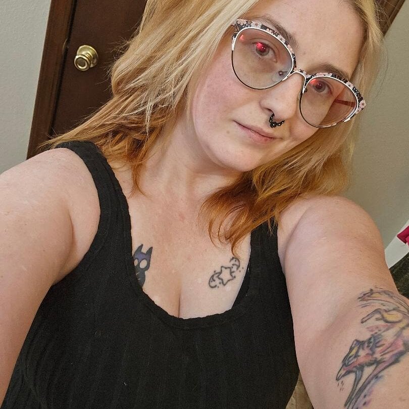 myliveeroticcams.com xravenstouchx livesex profile in in-neighboring-room cams
