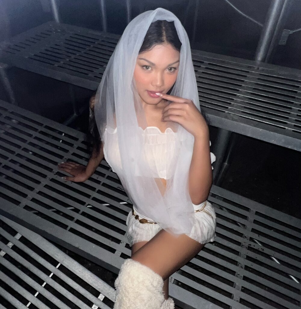 hneymoonnavenuee Offline XXX-chat