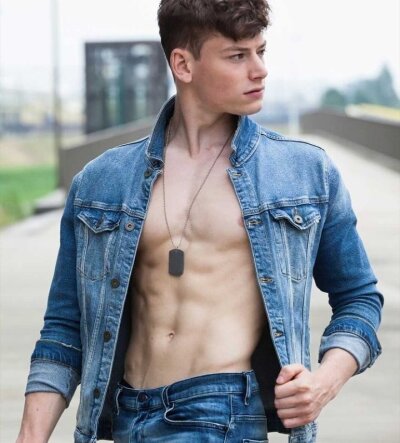 18youngtinyboyflex Live Cam and Statistics on UnifiedCams
