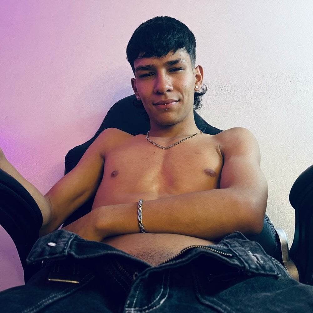 thommystark from stripchat