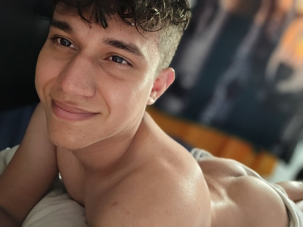 Live sex webcam photo for Little_Demon #283521000