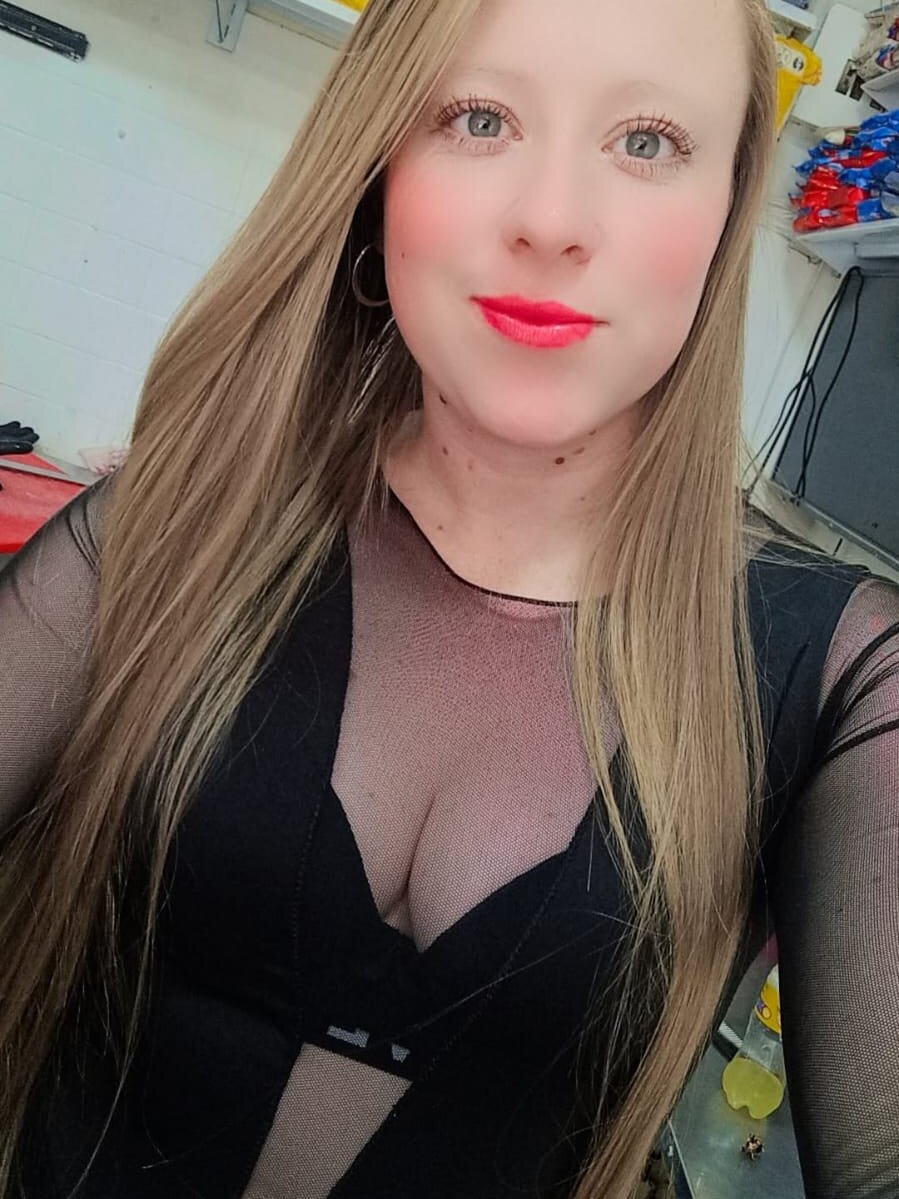 sexcityguide.com arianna_blonde livesex profile in bisexual cams