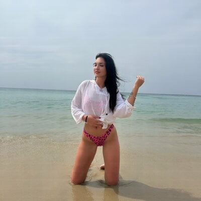Hollara_Bangg