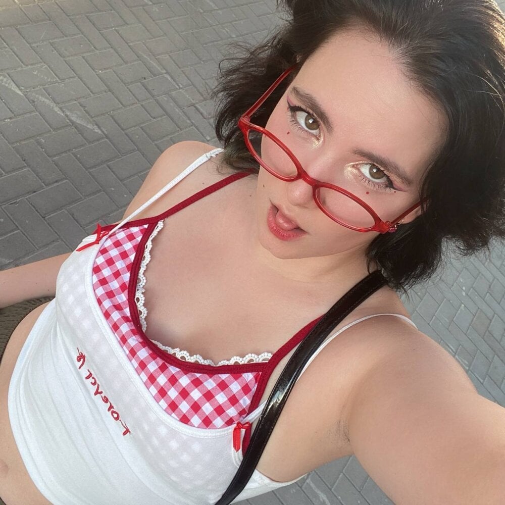 gracieave webcam profile - Chinese