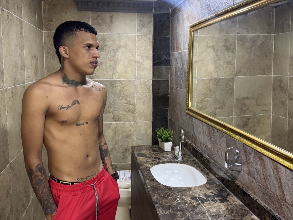 logan_smits from stripchat
