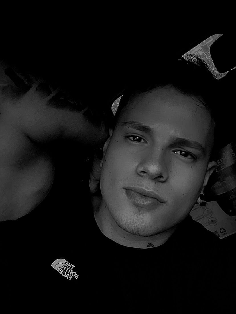 adamz2723 from stripchat