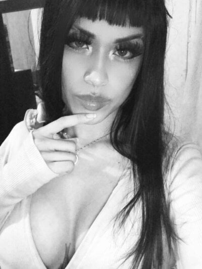 Dhana_Flores Female Newblackhair Chat Webcam