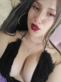 moniitabluntd's Offline Chat Room