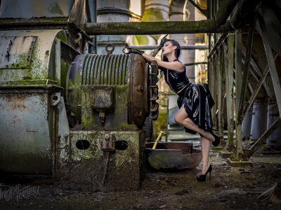 Image 1 of LilliLowexox, female webcam model,  years old, on live webcam