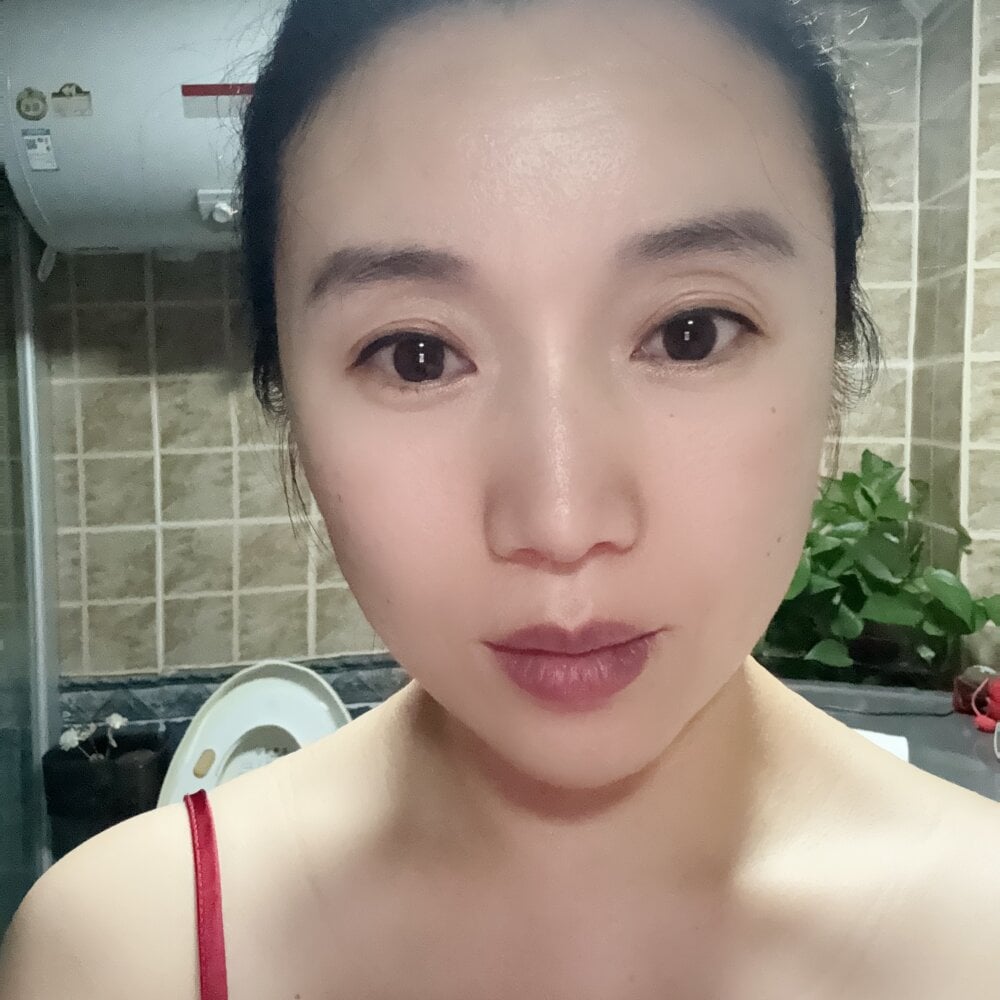 privat-livecam.com awayaya livesex profile in black-hair cams