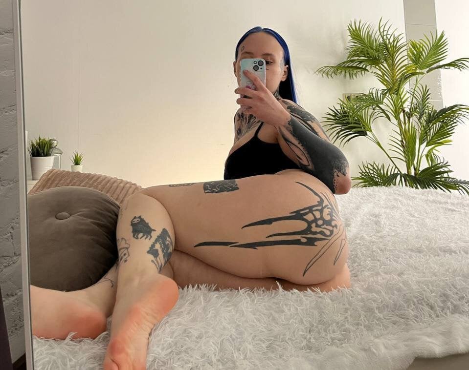 bennymurrh_ live cam model at StripChat