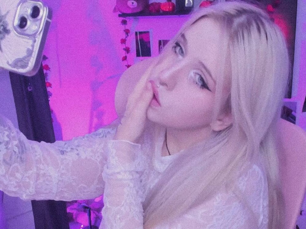 stripchat frostluna webcam profile pic via glamcambabes.com