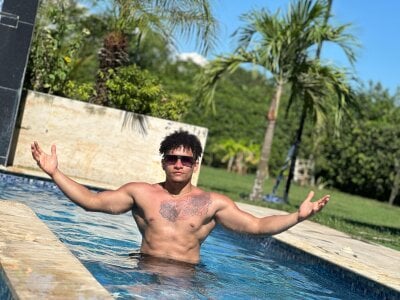 _roger_curly profile