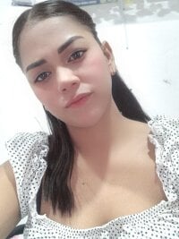 Pia_fioree's Offline Chat Room