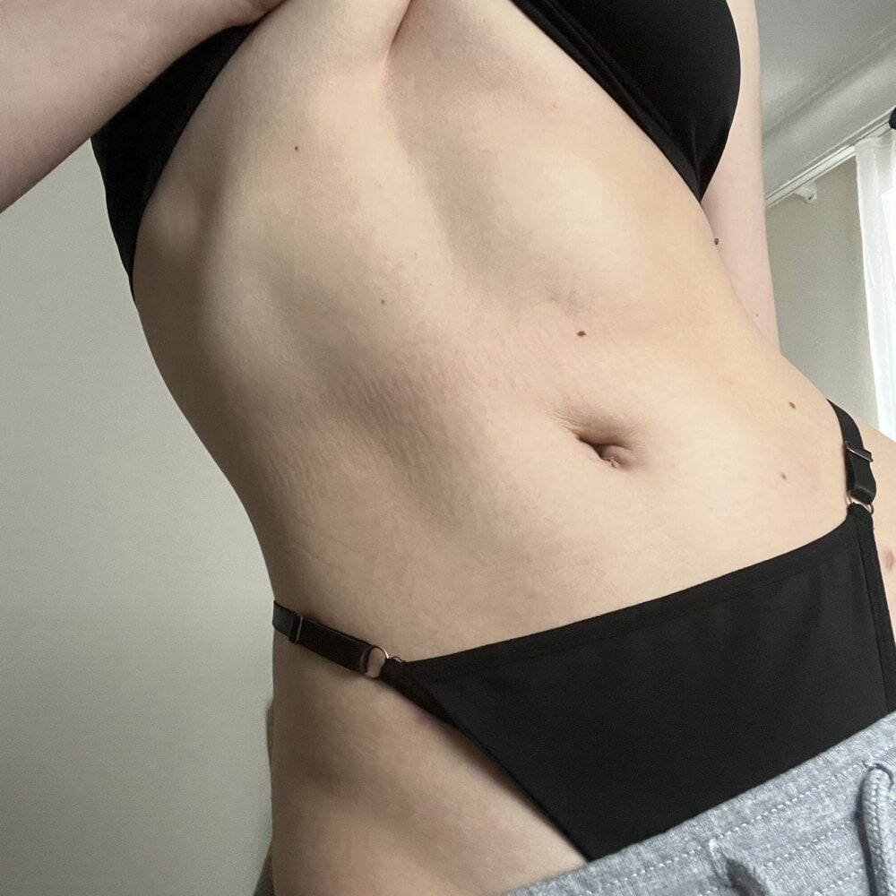 Rose_sunny live cam model at StripChat
