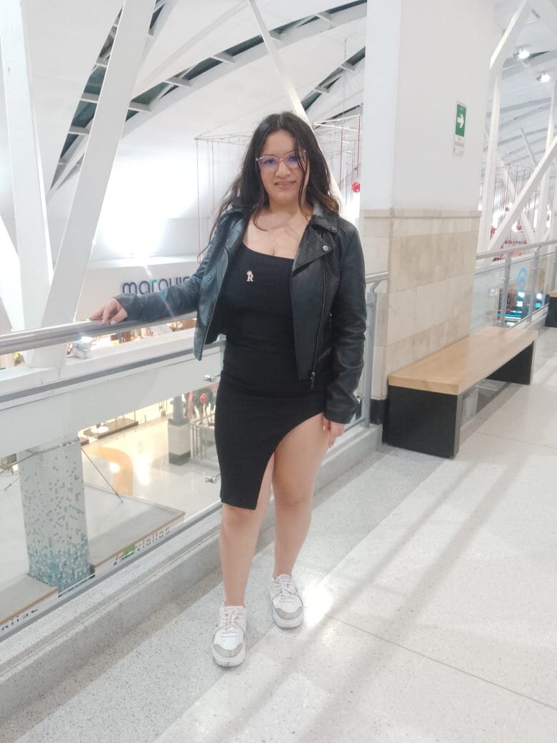 Lizzy_Lara