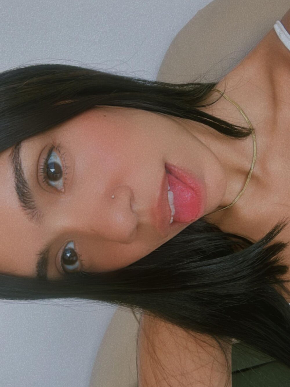 sexcam-girls.com -naomy- livesex profile in straight cams