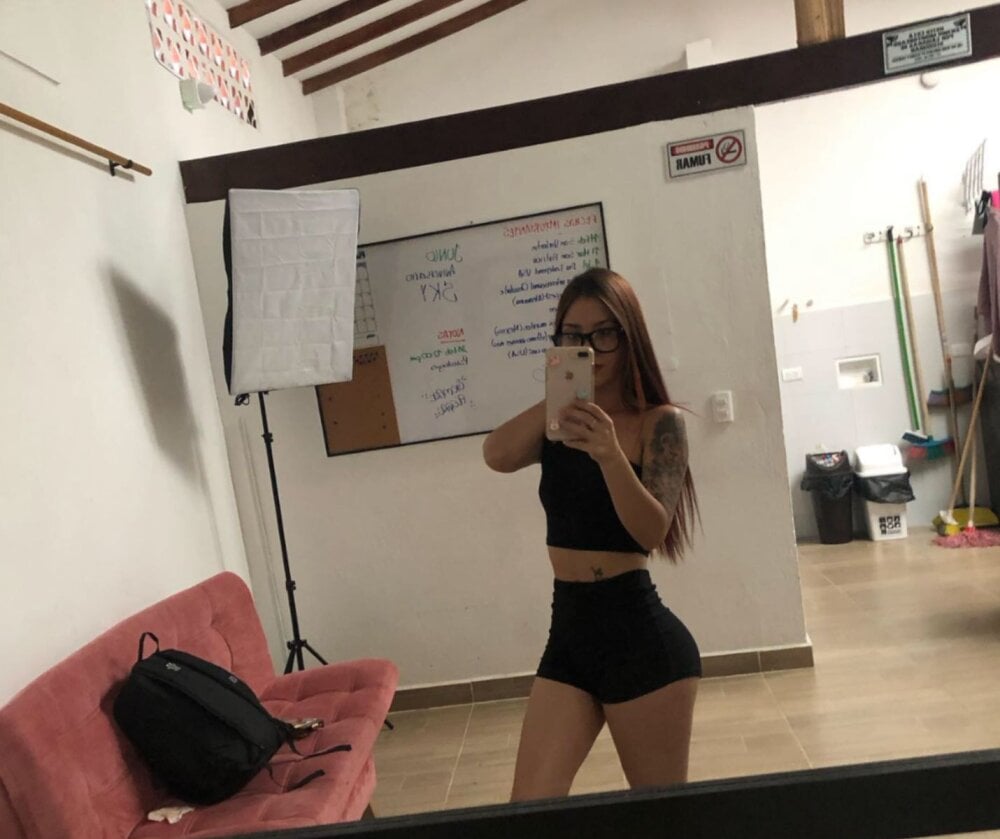 Live sex webcam photo for melody__bleir #290048749