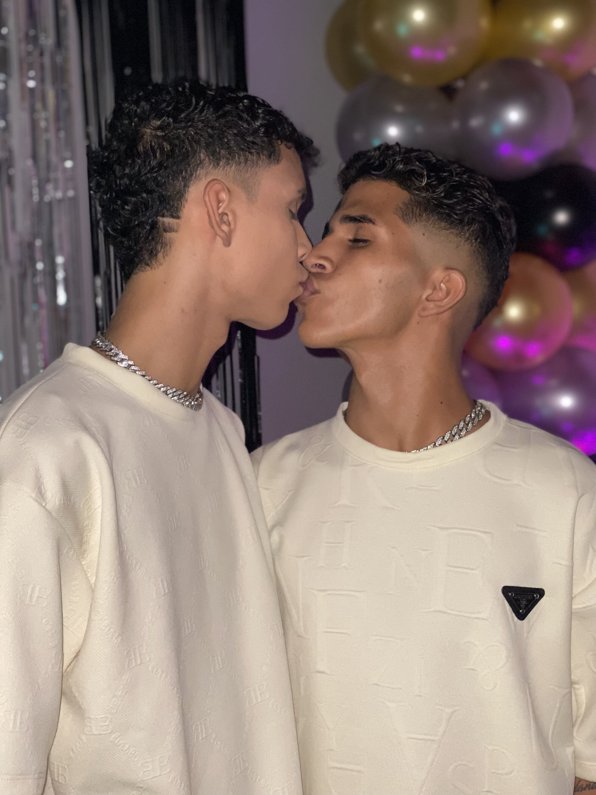 THE_HOT_BOYS_23