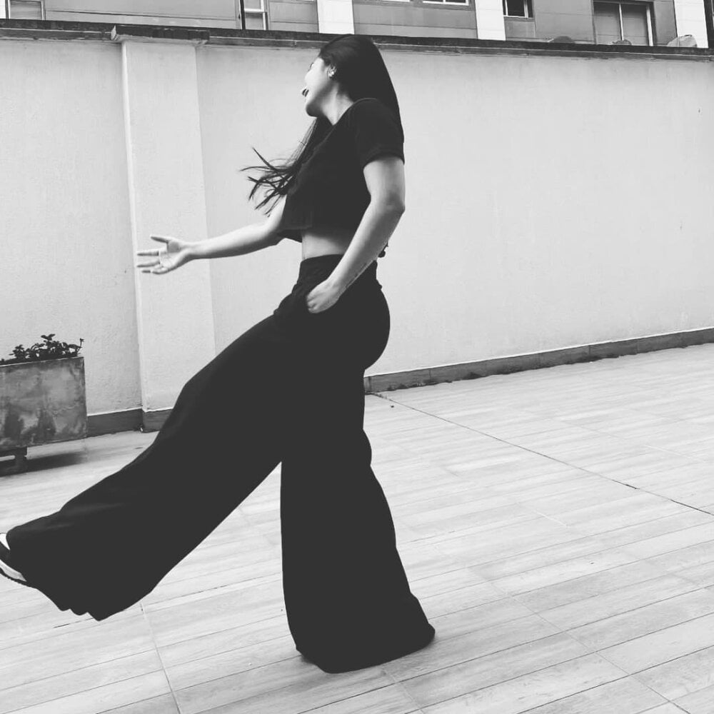 Live sex webcam photo for Isabellaa22_1 #289963968