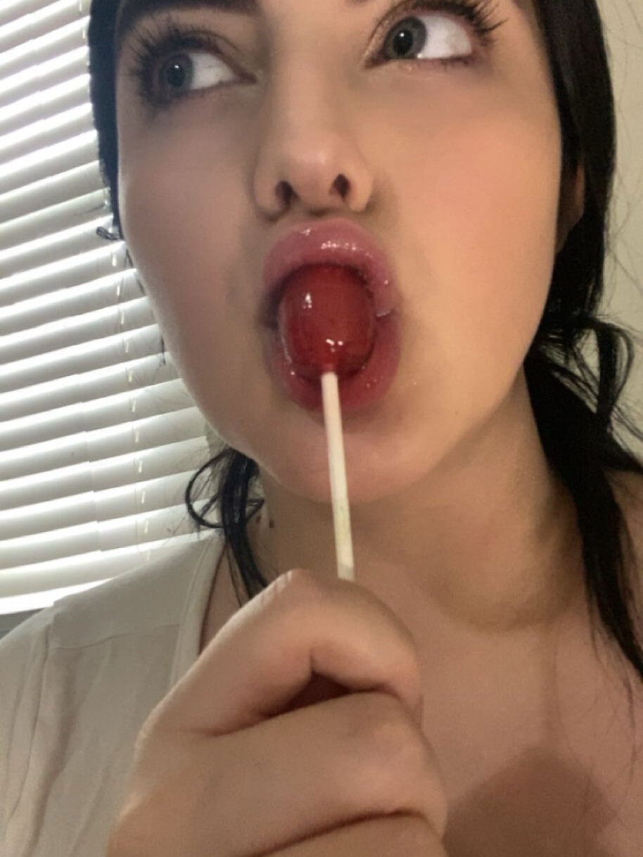 mega-camsex.net ladyelviraxo livesex profile in caucasian cams