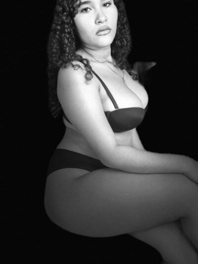 Chanelle_ Couple Bigasslatin Striptease Cam