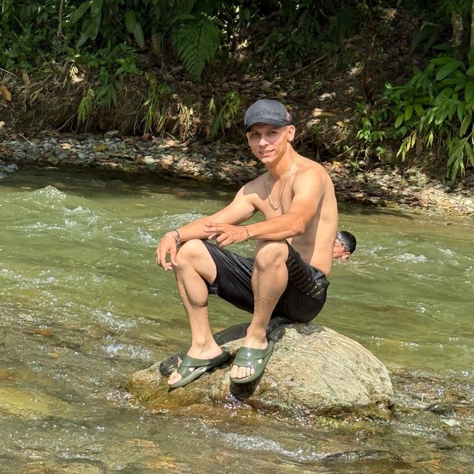 دردشة Andres_storm الجنسية دون اتصال