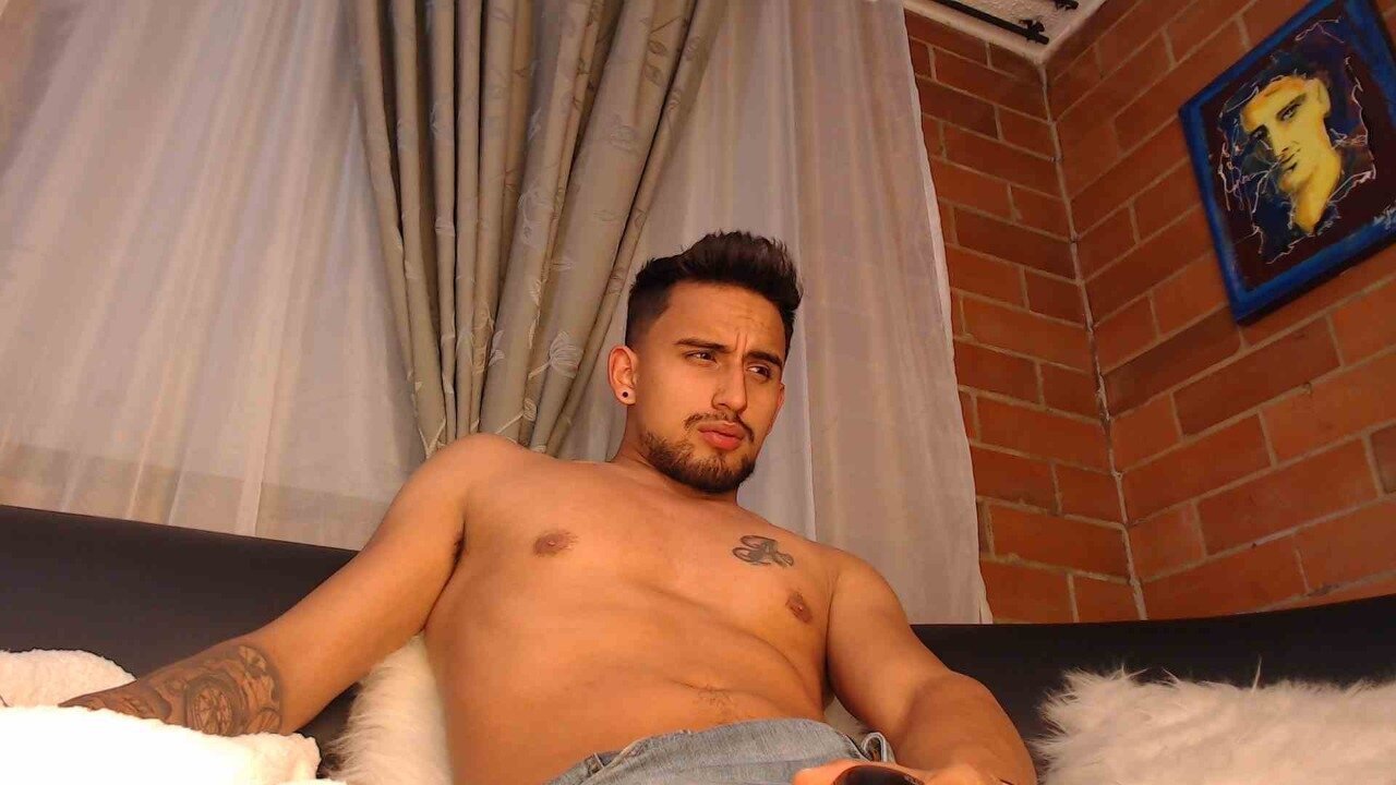 Aaron_hot2