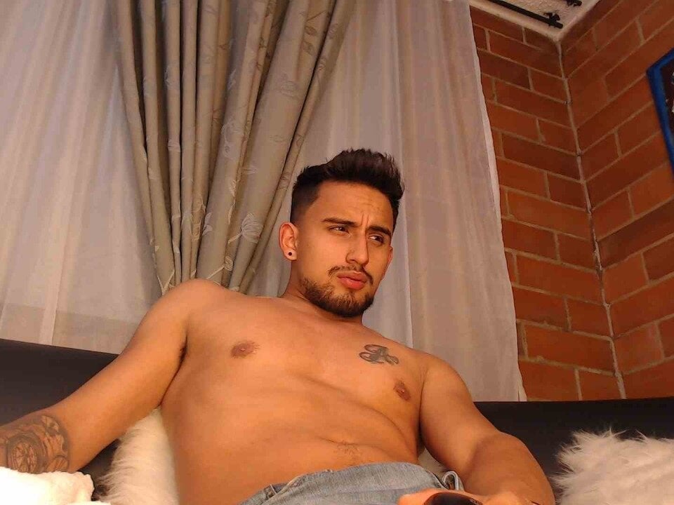 Aaron_hot2 profile