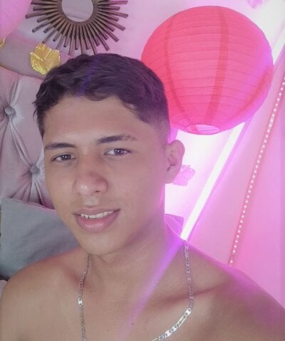 mikol_brunette from stripchat