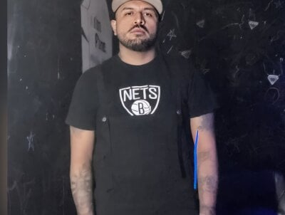 johnboones10 Live Cam on StripChat