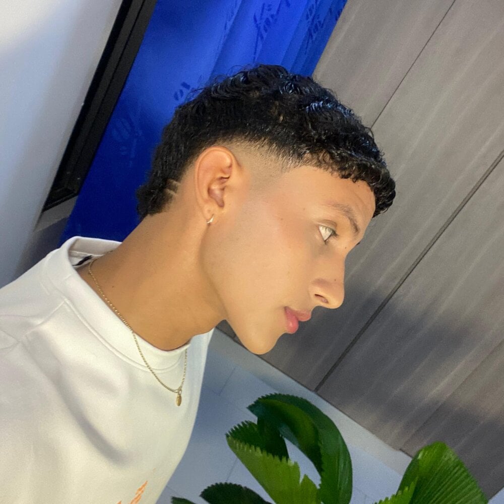 Jamess_blanco's Offline XXX Chat