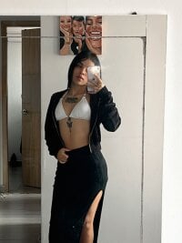 Salome_Rosee's Offline Chat Room